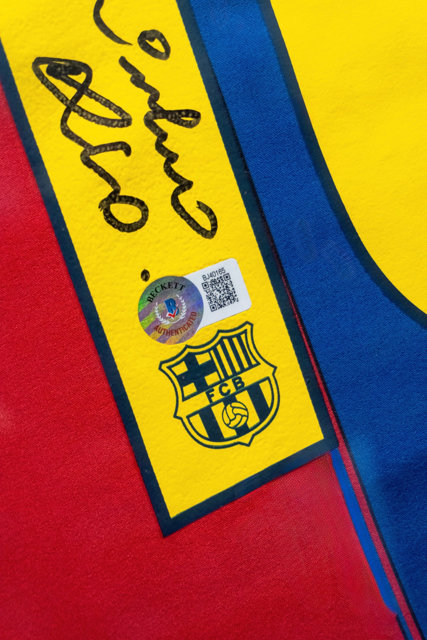 Ronaldinho Autographed Barcelona #10 Jersey | Beckett BAS Certified | Framed