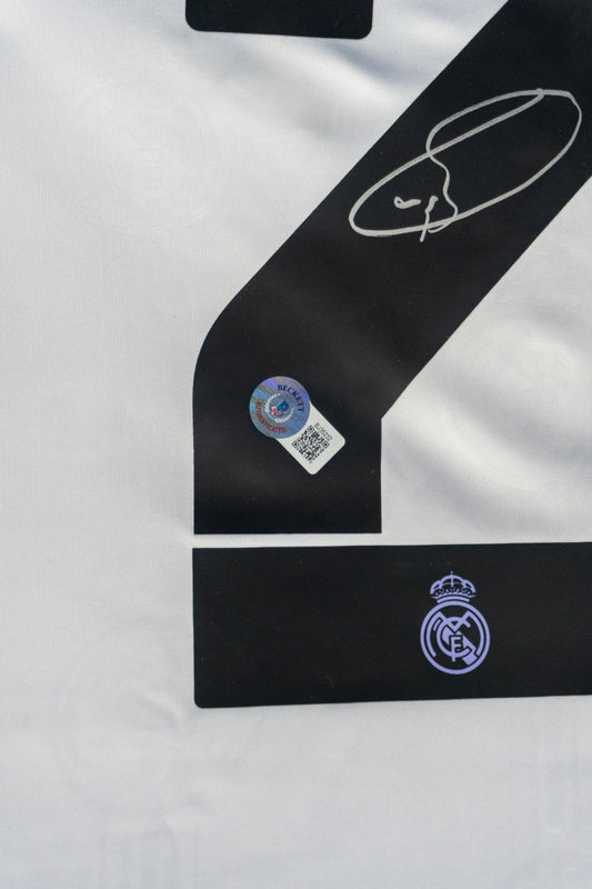 Vinicius Jr. Autographed Real Madrid #20 Jersey | Beckett BAS Certified | Framed