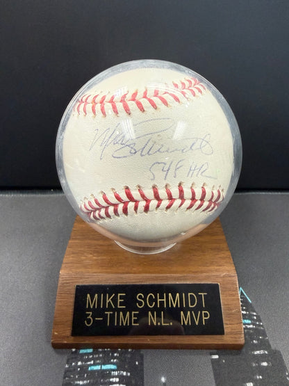 Mike Schmidt Autographed Baseball "548 HR" – MLB Authenticated with Display Stand