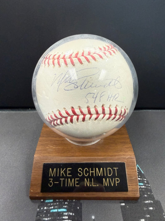 Mike Schmidt Autographed Baseball "548 HR" – MLB Authenticated with Display Stand