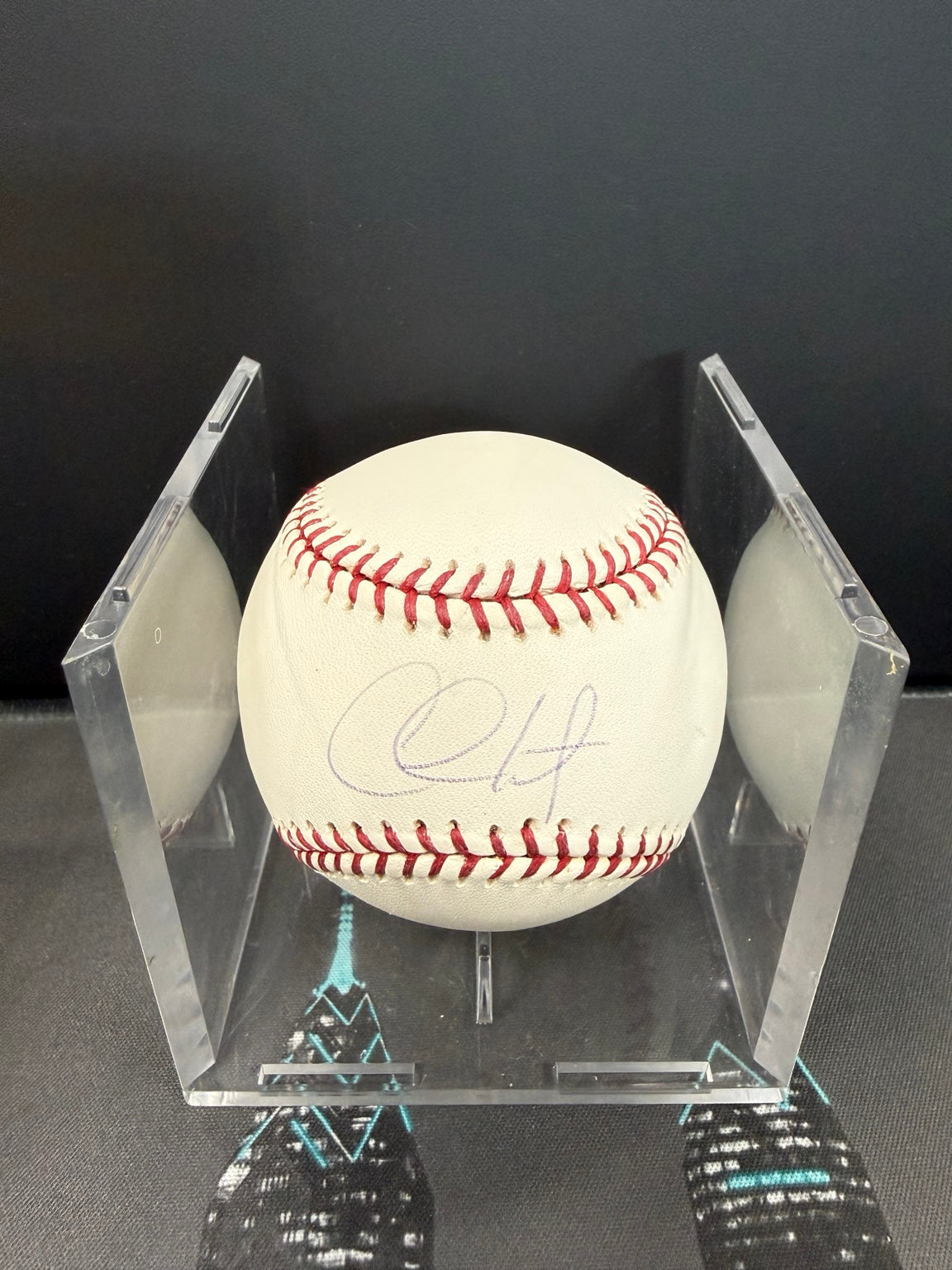 Chase Utley Autographed Baseball – MLB Authenticated MR941261